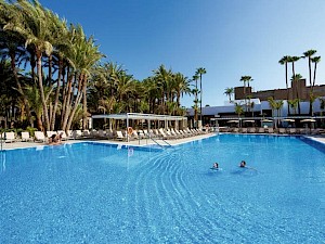 RIU Palace Oasis zwembad
