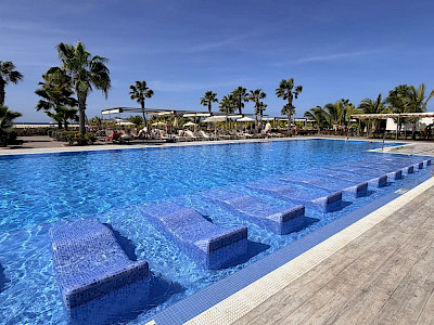 Riu Palace Santa Maria zwembad ligbedjes