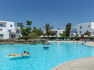 TIME TO SMILE Aliathon Village zwembad