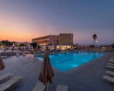 TUI SUNEO Niriides zwembad