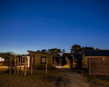 Qurios Ameland huisjes onder de sterrenhemel