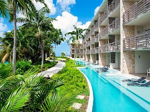 Sonesta Ocean Point Resort swim-out