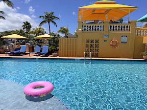 Amsterdam Manor Beach Resort zwembad zwemband