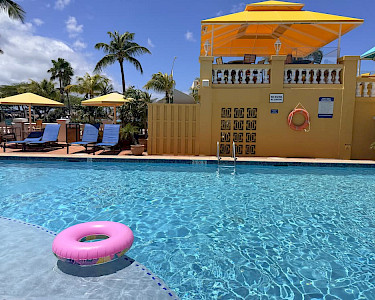 Amsterdam Manor Beach Resort zwembad zwemband