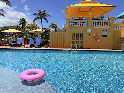 Amsterdam Manor Beach Resort zwembad zwemband