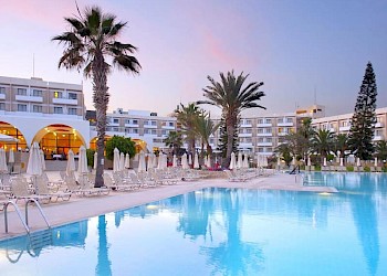 Louis Phaethon Beach Cyprus schemering