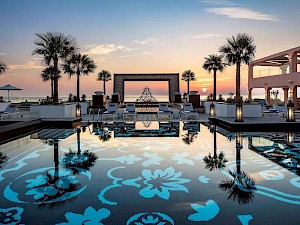 Fairmont Fujairah Beach Resort zwembad zonsondergang
