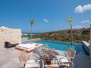 Diamond Stone Suites Kreta uitzicht vanaf terras met privézwembad