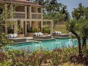 Thalassa Boutique Kefalonia zwembad loungebedden