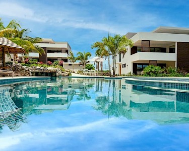 Jan Sofat Lux Curaçao zwembad