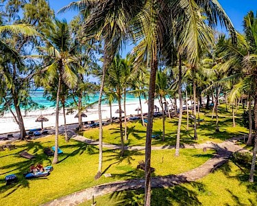 Diani Sea Resort Kenia strand palmbomen