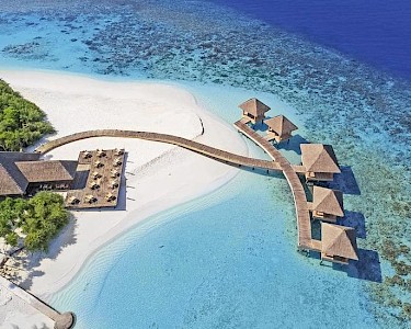Kudafushi Resort & Spa Malediven strand bovenaf