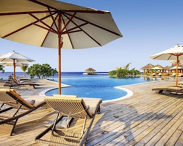 Kudafushi Resort & Spa Malediven zwembad