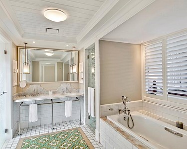 Heritage Le Telfair Golf & Spa Resort badkamer