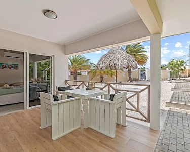 Panache Resort terras