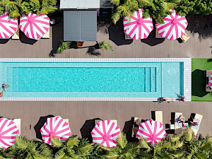 Privada Stays Eagle Aruba zwembad van bovenaf