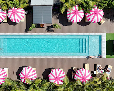 Privada Stays Eagle Aruba zwembad van bovenaf