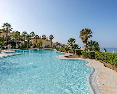 Pierre en Vacances Village Terrazas Costa del Sol zwembad en uitzicht over zee