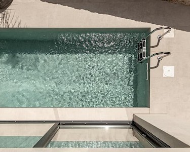 Seven Rocks Chalkidiki zwembad van bovenaf