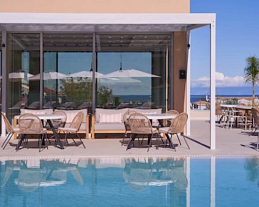 Lena Mare Boutique Suites Corfu terras met uitzicht
