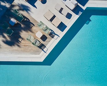 Lena Mare Boutique Suites Corfu zwembad van bovenaf