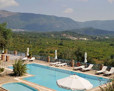 Fundana Villas Corfu zwembad met uitzicht