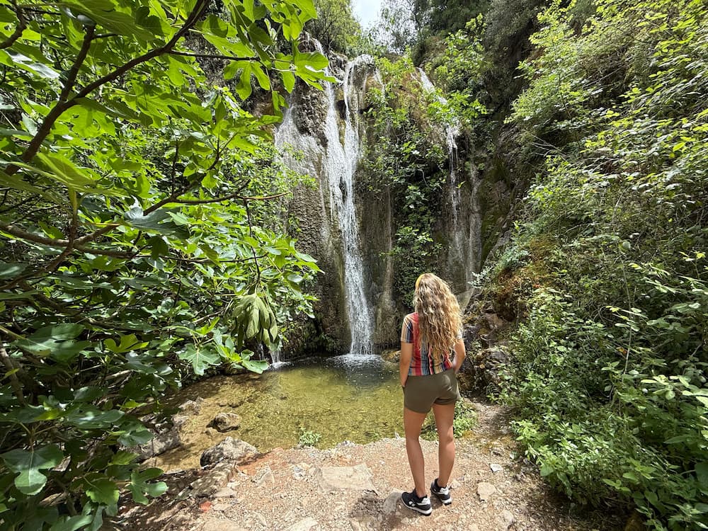 Waterval Nymfes op Corfu genieten van het uitzicht