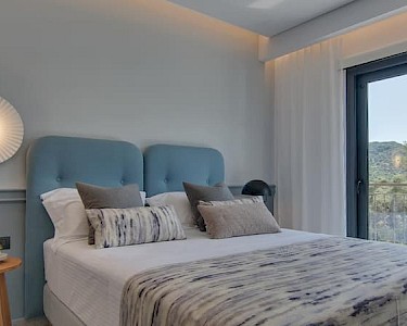 Charisma Boutique Hotel Parga slaapkamer met uitzicht