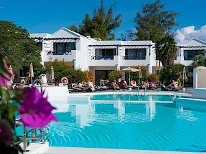 Relaxia Olivina Lanzarote zwembad met ligbedjes