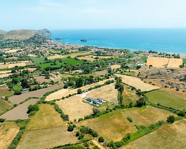 Petras Estate Lesbos van bovenaf
