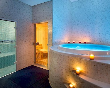 DoubleTree by Hilton Doha Old Town Qatar jacuzzi