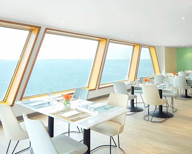 Queen Elizabeth 2 Hotel restaurant