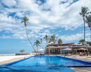 Royal Mandarin Zanzibar zwembad bij het strand