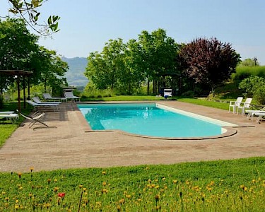 Agriturismo La Torriola Umbrië tuin met zwembad