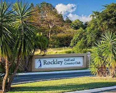 Plum Tree Club on Rockley Golf Course bordje