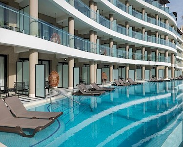 Ocean Coral Spring Jamaica swim-up