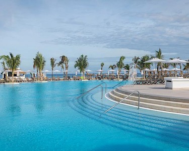 Ocean Coral Spring Jamaica zwembad met terras