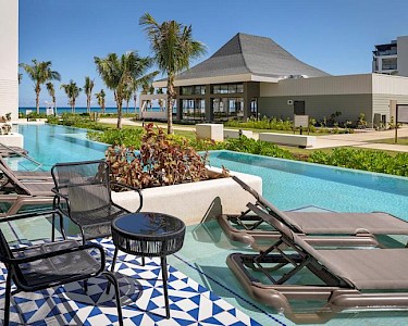 Ocean Eden Bay Jamaica swim-up