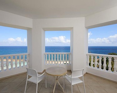 Bahia Principe Luxury Runaway Bay Jamaica balkon met uitzicht