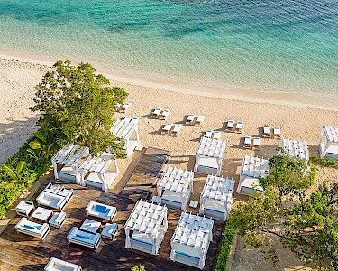 Iberostar Selection Rose Hall Suites Jamaica bedjes aan zee