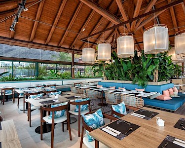 La Palma Princess restaurant met tafels