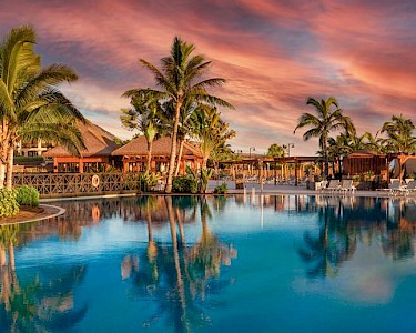 Esencia de la Palma zwembad bij zonsondergang