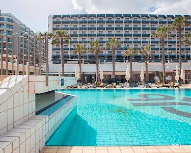 Qawra Palace Malta zwembad bij hotel