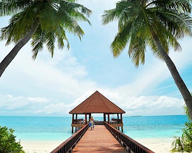 ROBINSON MALDIVES pier