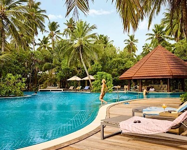 ROBINSON MALDIVES zwembad