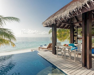 Bandos Maldives villa met zwembad aan zee