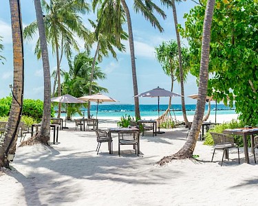 Dhigali Maldives strand met terras