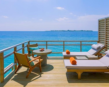 Dhigali Maldives watervilla terras
