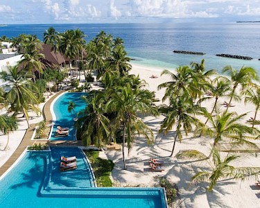 Dhigali Maldives zwembad van bovenaf