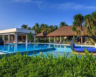 Dhigali Maldives zwembad